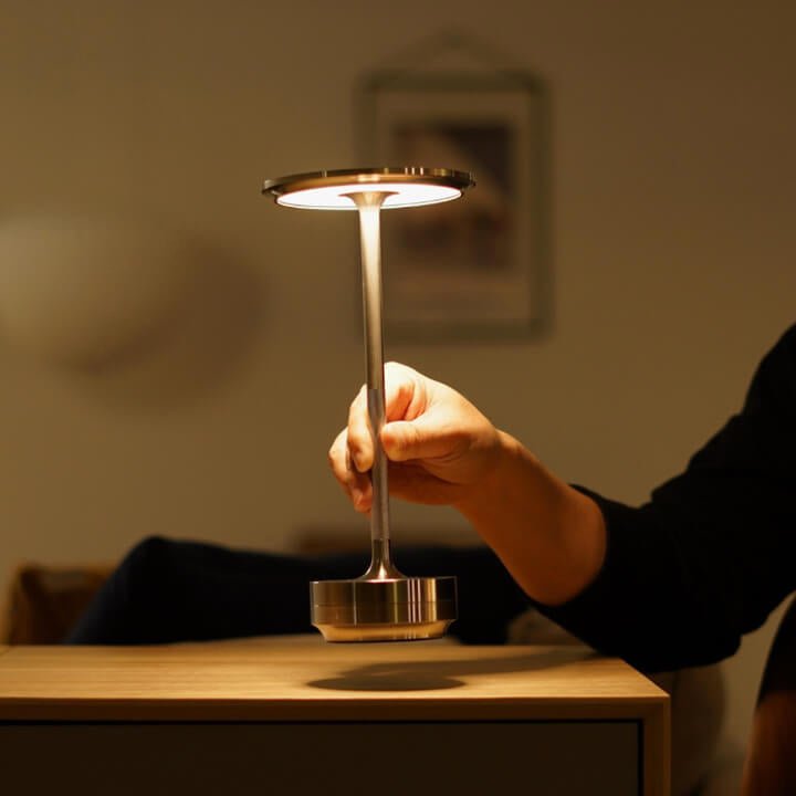 Cordless table lamp