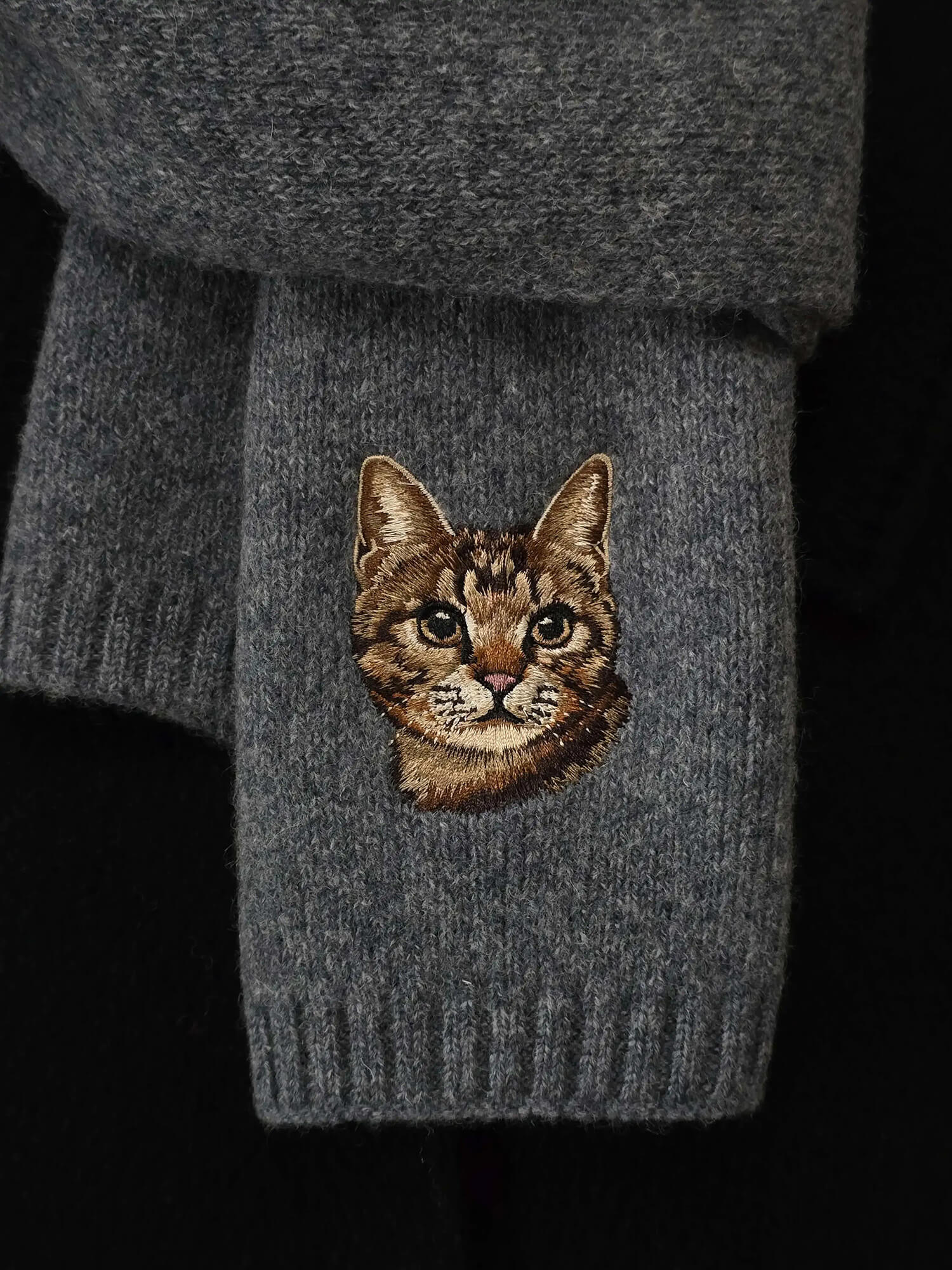 Cat pattern embroidered wool scarf