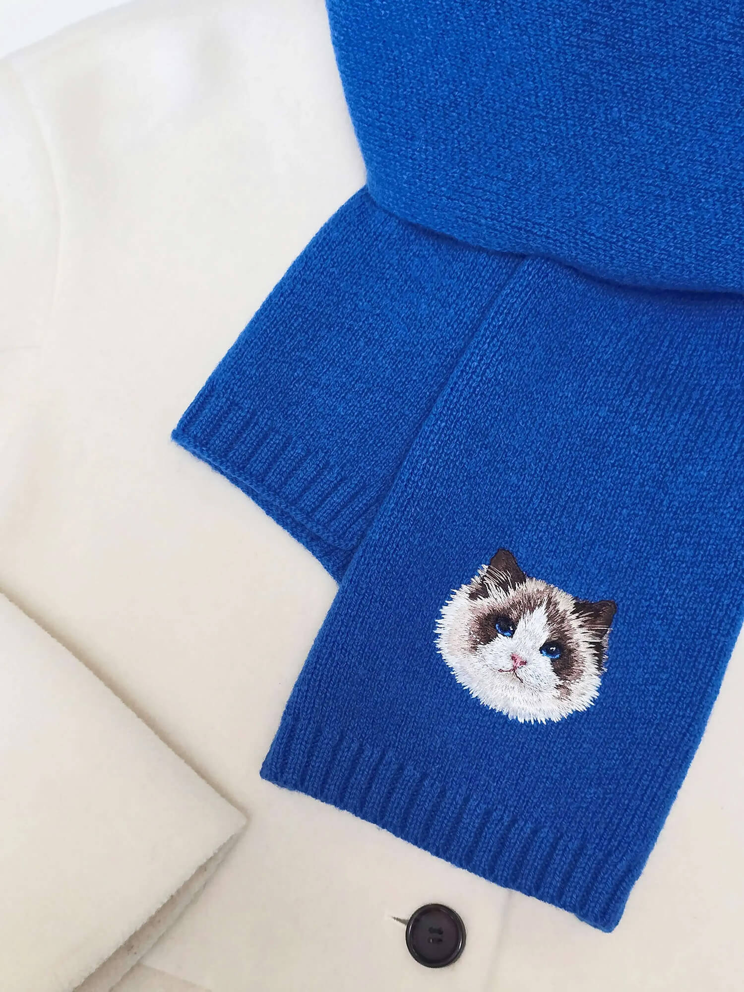 Cat pattern embroidered wool scarf